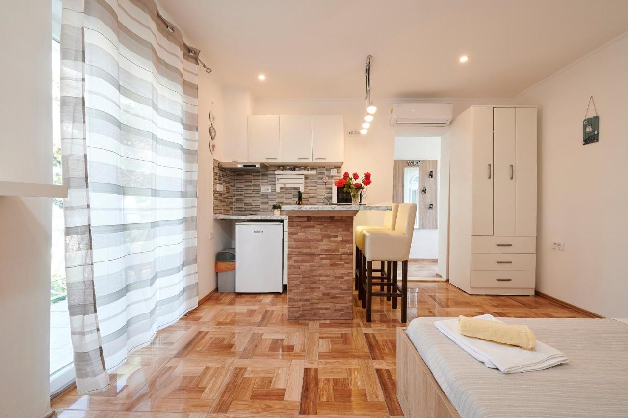 Apartments Lucija Трогир Экстерьер фото