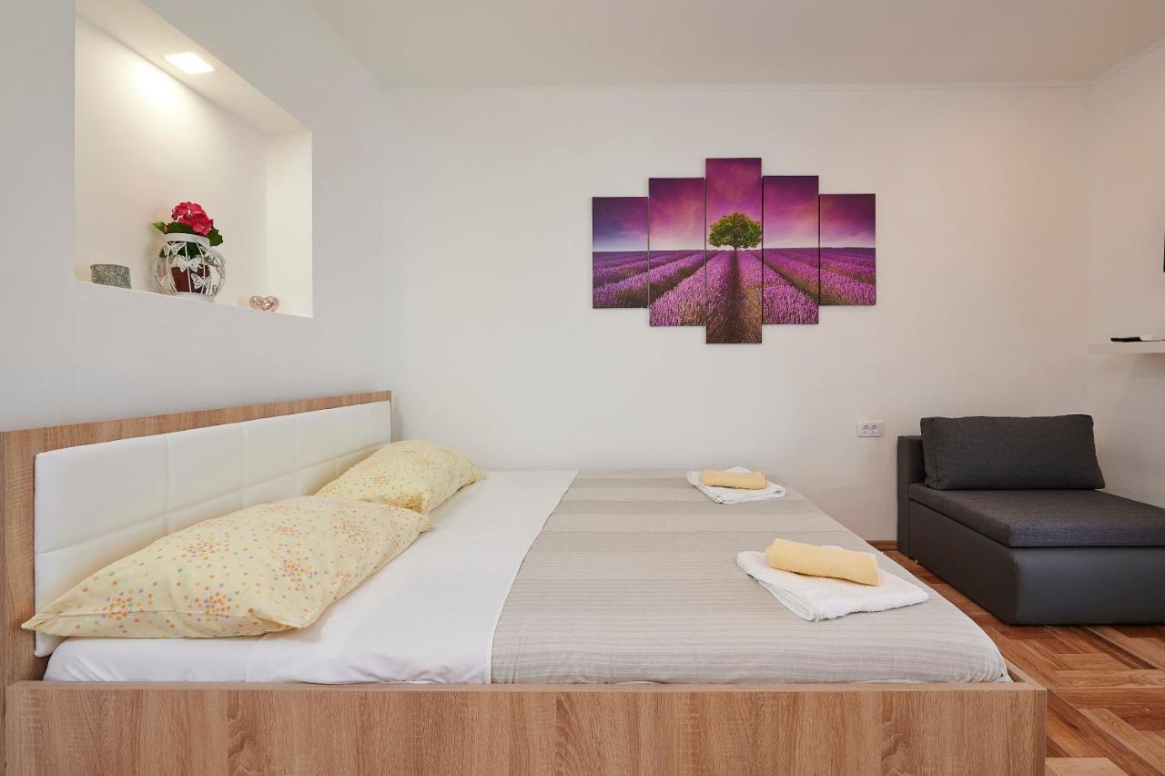 Apartments Lucija Трогир Экстерьер фото