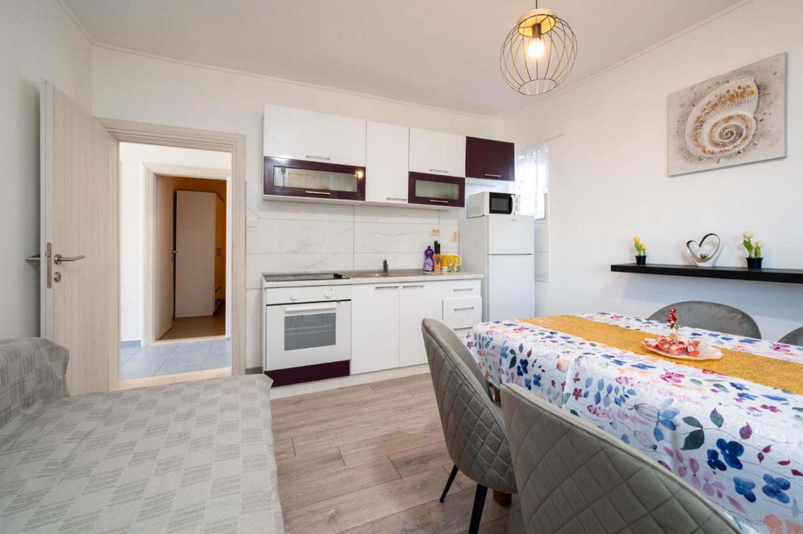 Apartments Lucija Трогир Экстерьер фото