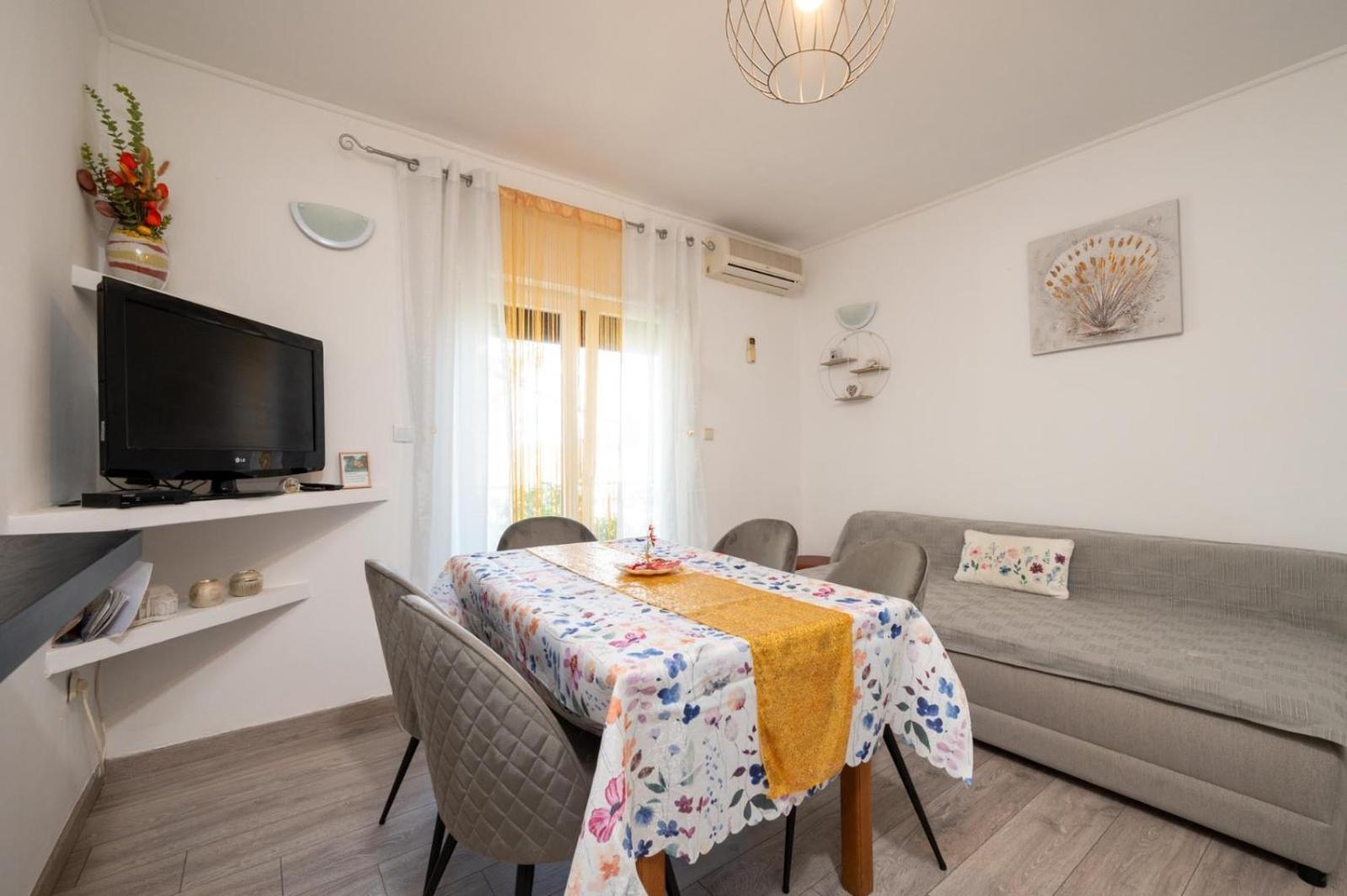 Apartments Lucija Трогир Экстерьер фото
