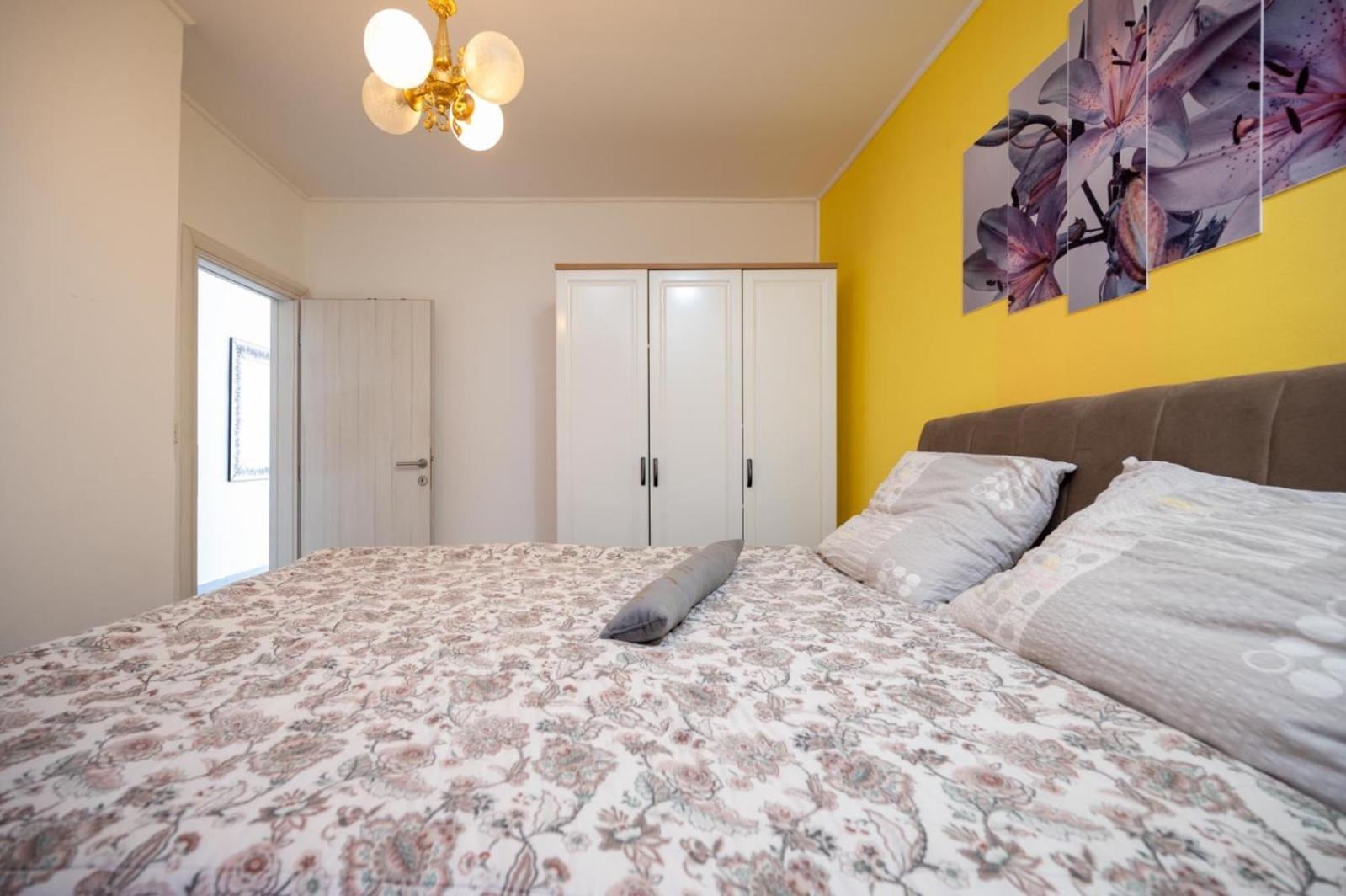 Apartments Lucija Трогир Экстерьер фото