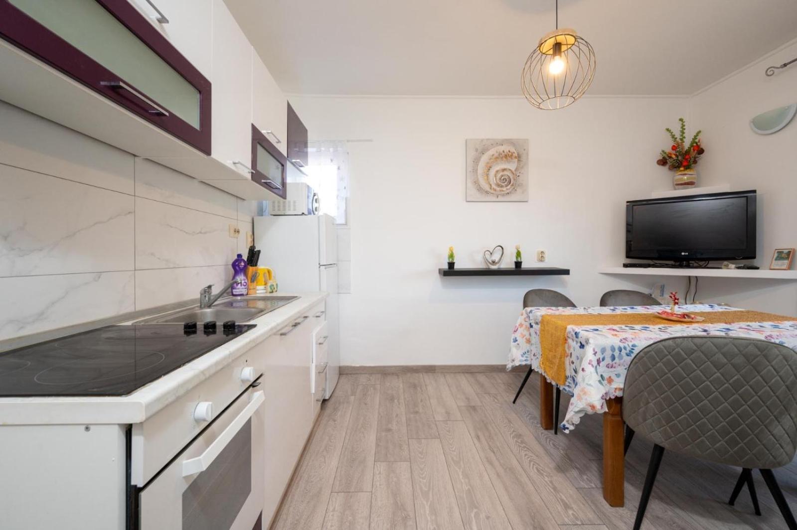 Apartments Lucija Трогир Экстерьер фото