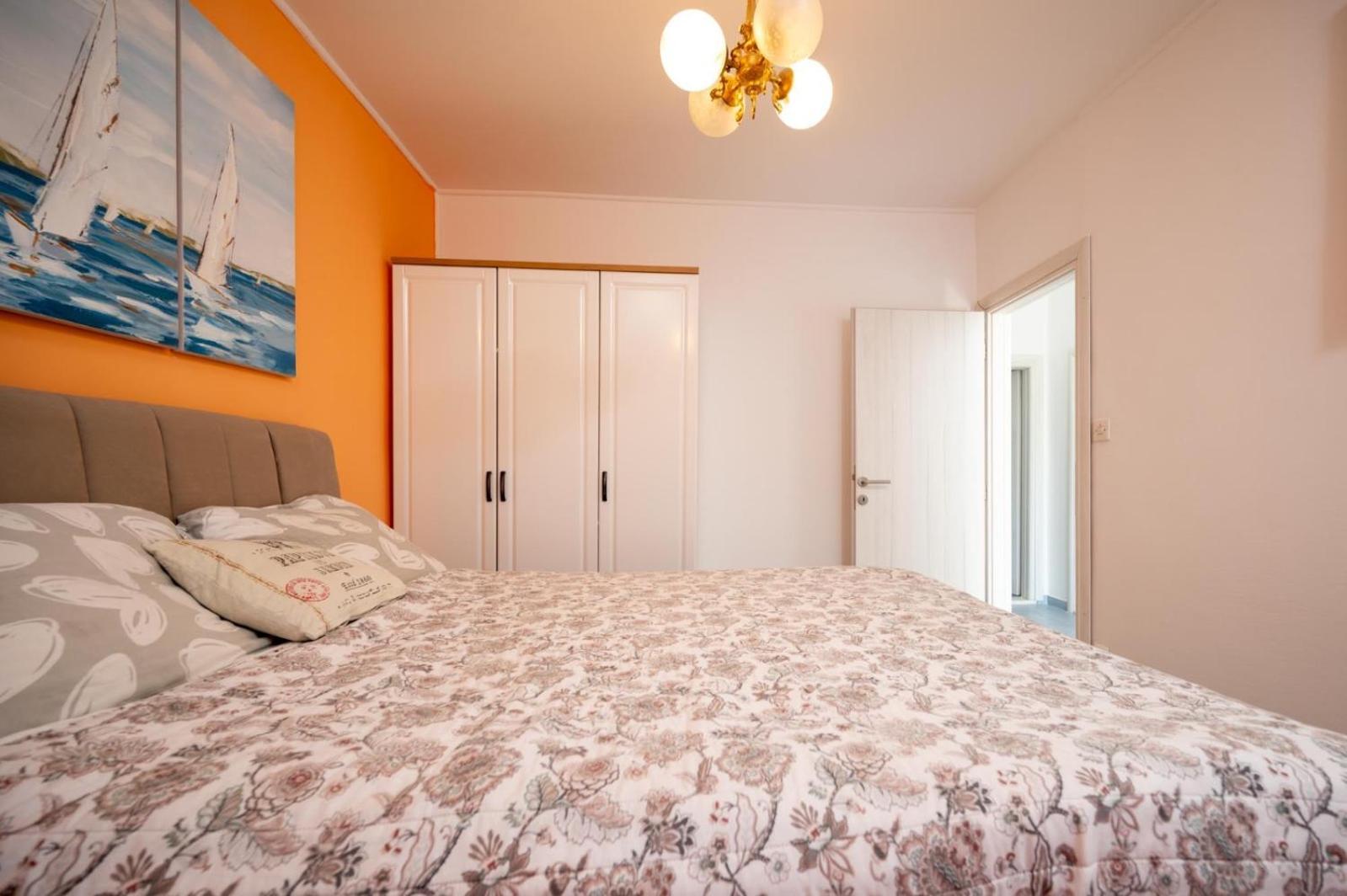 Apartments Lucija Трогир Экстерьер фото