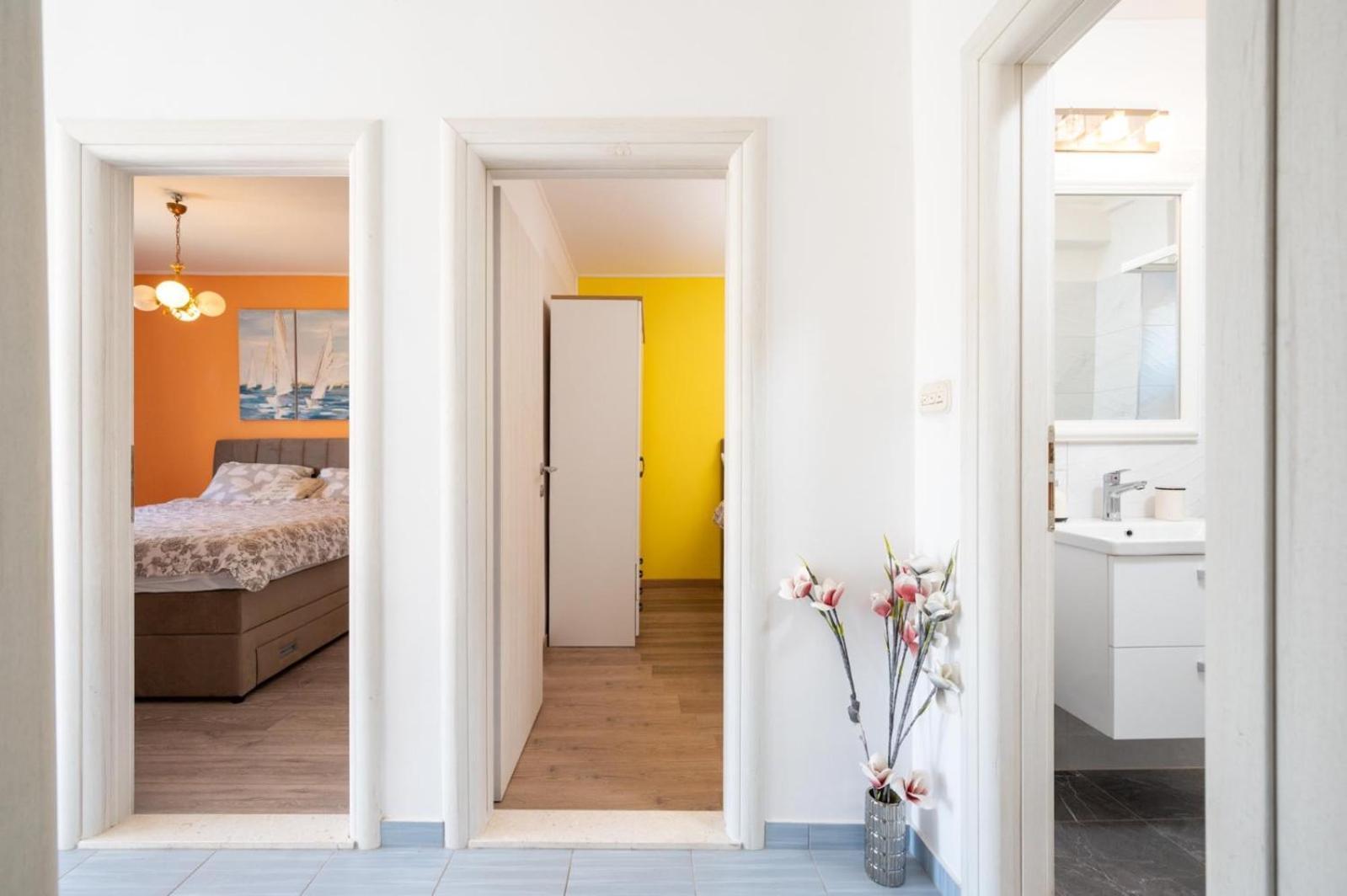 Apartments Lucija Трогир Экстерьер фото
