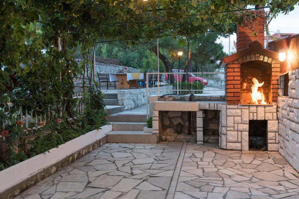 Apartments Lucija Трогир Экстерьер фото