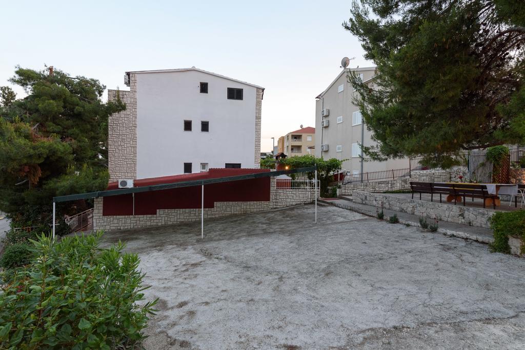 Apartments Lucija Трогир Экстерьер фото